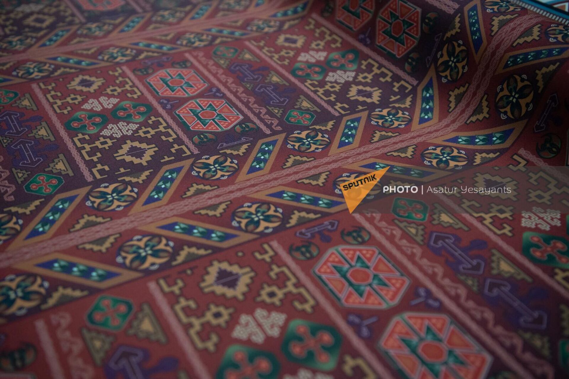 Национальные узоры на текстиле в магазине тканей Уста Писо - Sputnik Армения, 1920, 20.04.2023