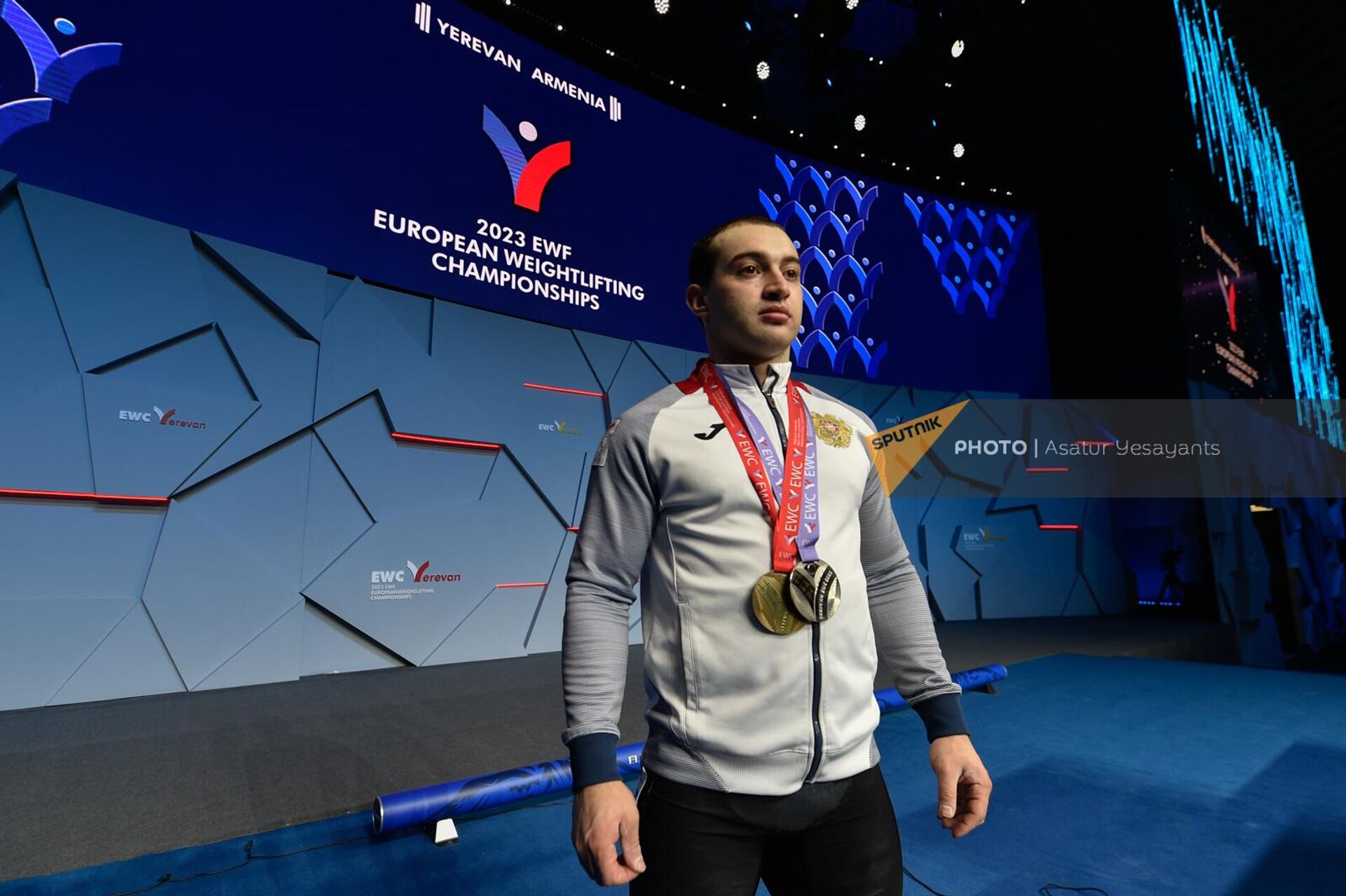 Рафик Арутюнян из сборной Армении завоевал бронзовую медаль в мужской категории 81 кг группы А во время чемпионата Европы по тяжелой атлетике (19 апреля 2023). Еревaн - Sputnik Армения, 1920, 19.04.2023