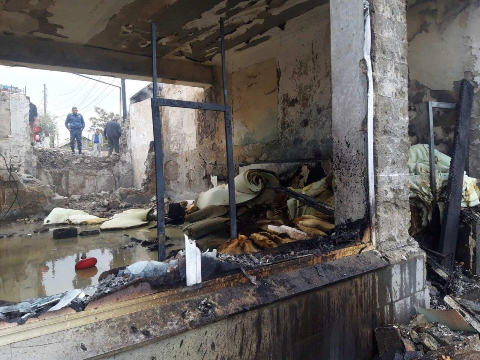Последствия пожара в мебельном магазине, расположенном по адресу улица Майракитаин 98 (20 апреля 2023). село Паракар - Sputnik Армения, 1920, 20.04.2023