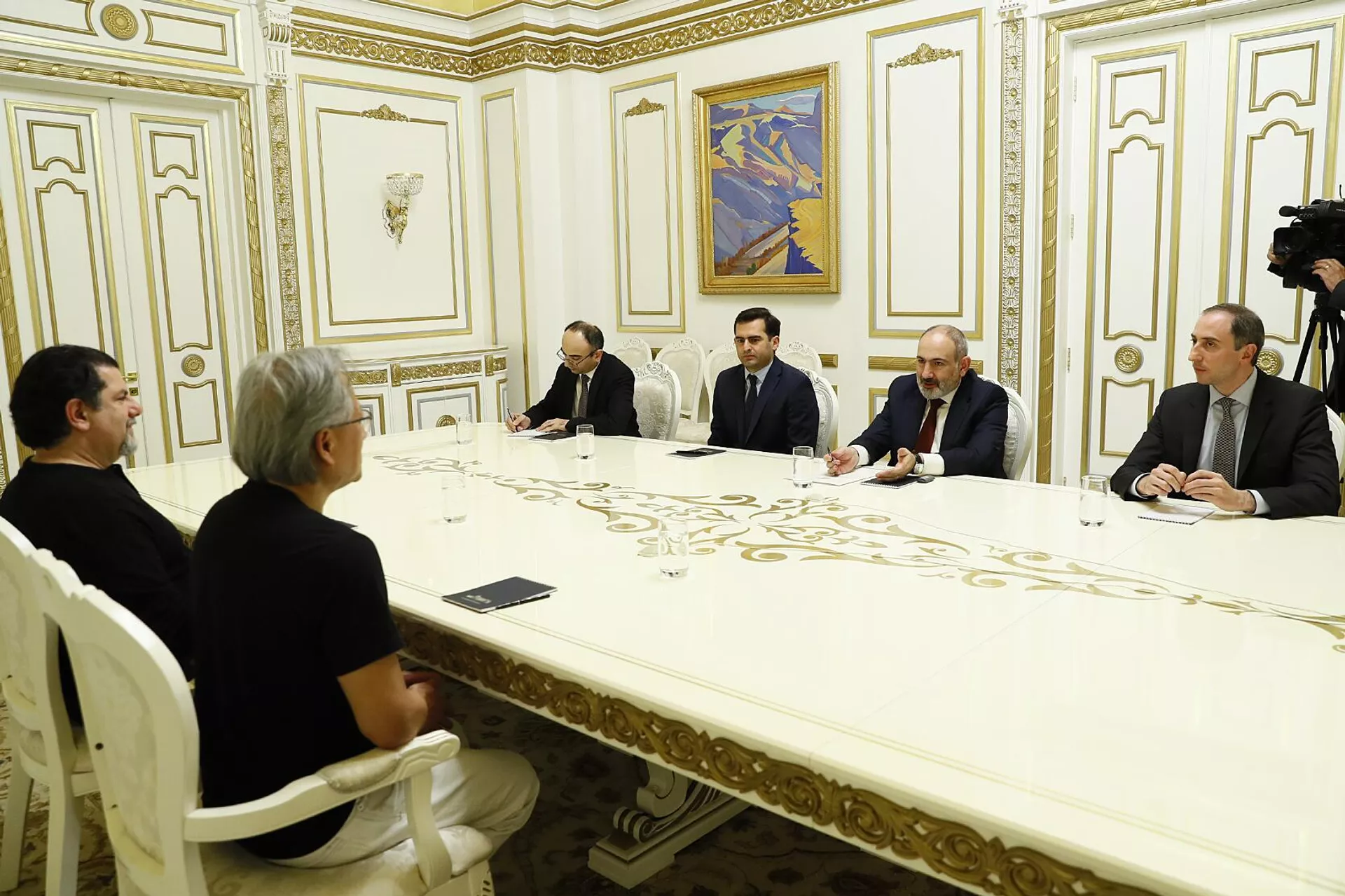 Премьер-министр Никол Пашинян принял Дженсена Хуанга, основателя и генерального директора компании Nvidia, одного из мировых лидеров в сфере высоких технологий (21 апреля 2023). Еревaн - Sputnik Армения, 1920, 21.04.2023