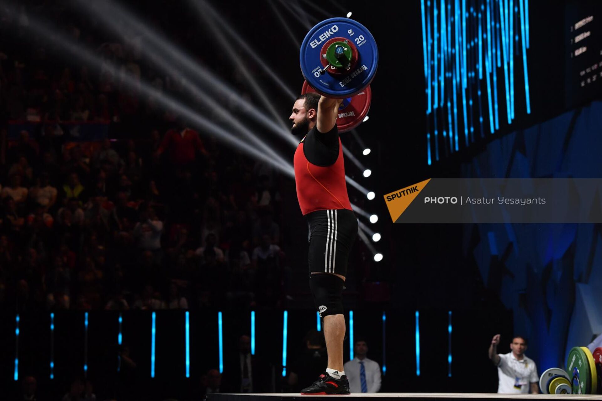 Самвел Гаспарян из сборной Армении соревнуется в весовой категории до 109 кг среди мужчин группы А во время чемпионата Европы по тяжелой атлетике (22 апреля 2023). Еревaн - Sputnik Армения, 1920, 22.04.2023
