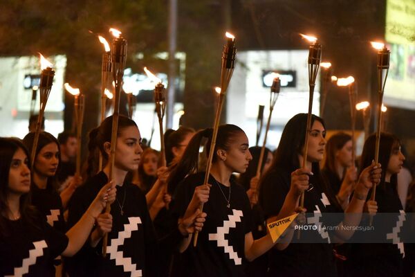Ավանդական ջահերով երթը&#x60; Հայոց ցեղասպանության զոհերի հիշատակին - Sputnik Արմենիա