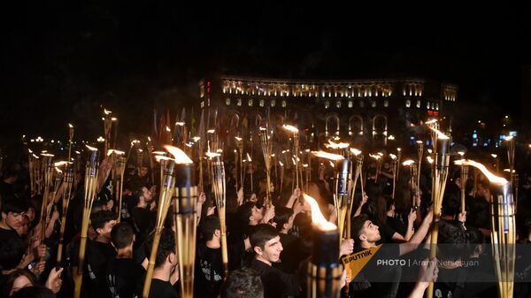 Традиционное факельное шествие в память о жертвах Геноцида армян (23 апреля 2023). Еревaн - Sputnik Армения