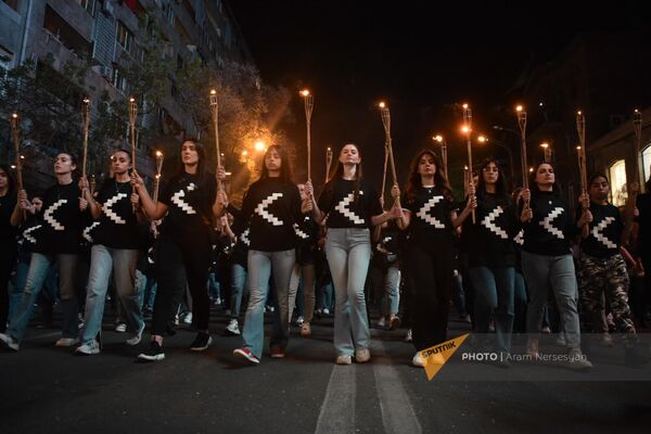 Ավանդական ջահերով երթը&#x60; Հայոց ցեղասպանության զոհերի հիշատակին - Sputnik Արմենիա