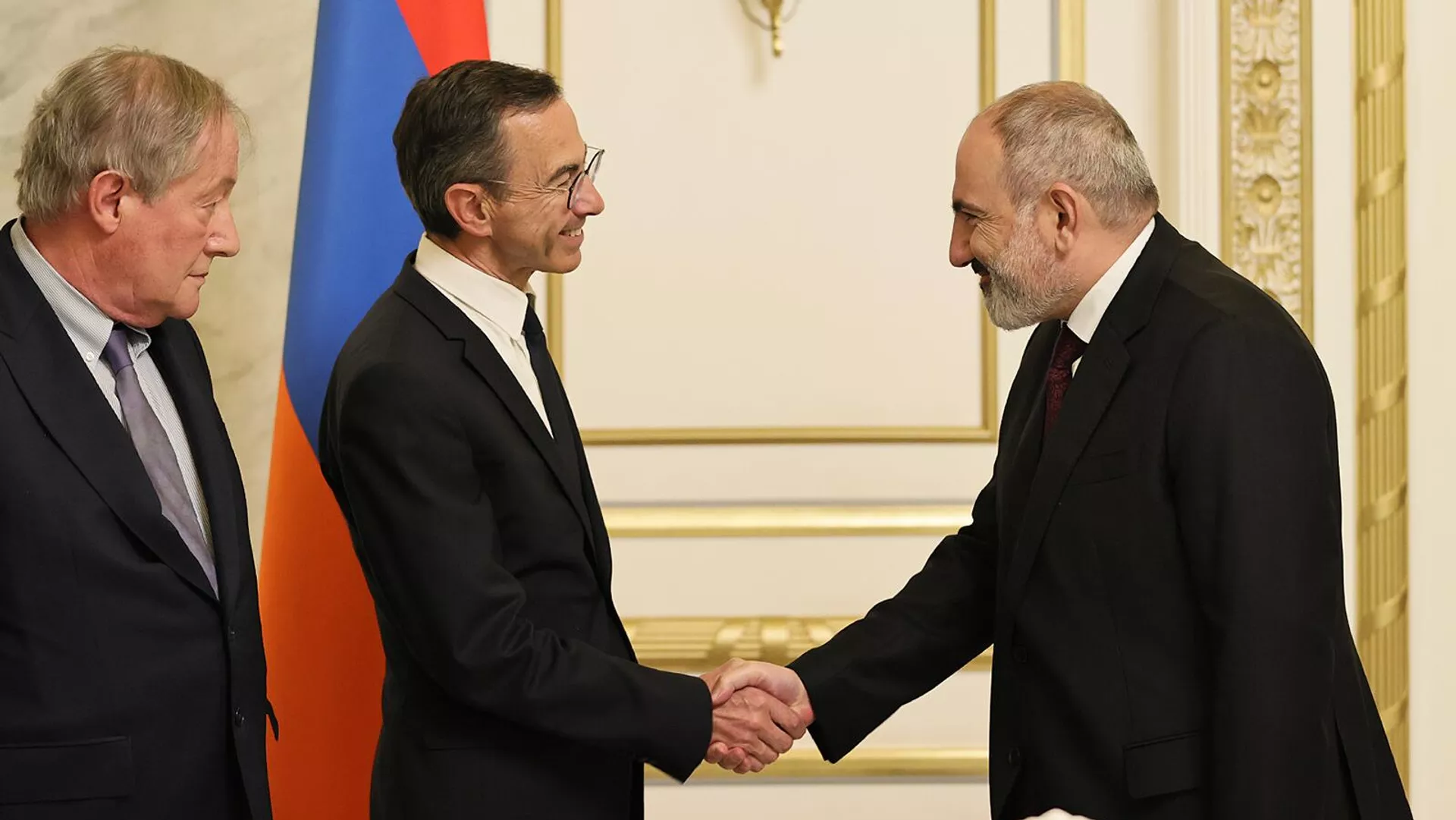 Премьер-министр Никол Пашинян принял делегацию, возглавляемую председателем фракции Республиканцы, учредителем и председателем группы по Нагорному Карабаху в Сенате Франции, председателем Группы связи по христианам Востока Бруно Ретайо (24 апреля 2023). Еревaн Премьер-министр Никол Пашинян принял делегацию, возглавляемую председателем фракции Республиканцы, учредителем и председателем группы по Нагорному Карабаху в Сенате Франции, председателем Группы связи по христианам Востока Бруно Ретайо (24 апреля 2023). Еревaн - Sputnik Армения, 1920, 24.04.2023