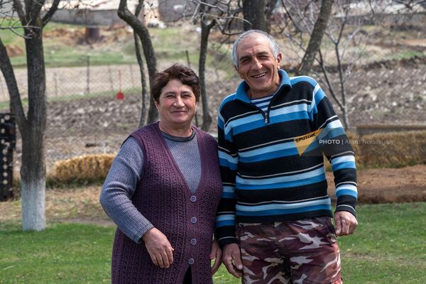 Супруги Мартик и Вардуш Хачатряны, основавшие бизнес в рамках гранта военнослужащим, получившим ранения. - Sputnik Армения