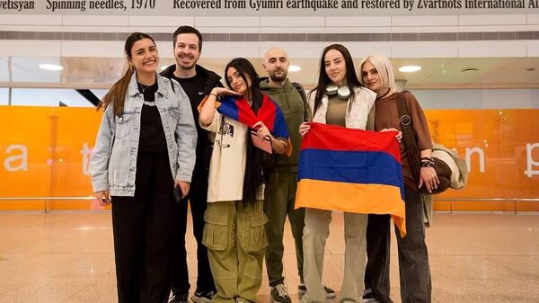 Участница Евровидения от Армении Брюнет вылетела в Великобританию - Sputnik Армения
