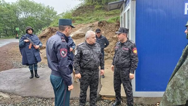 Ոստիկանության պետն ու ՈԶ հրամանատարն այցելել են Սյունիքի մարզի սահմանային անցակետեր - Sputnik Արմենիա