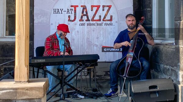 Исполнением дуэта Ваагн и Артема завершился ежегодный джазовый фестиваль HAY-AT JAZZ (7 мая 2023). Гюмри  - Sputnik Армения