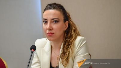 Руководитель Армянского центра международного и сравнительного права Сирануш Саакян на пресс-конференции (12 мая 2023). Еревaн