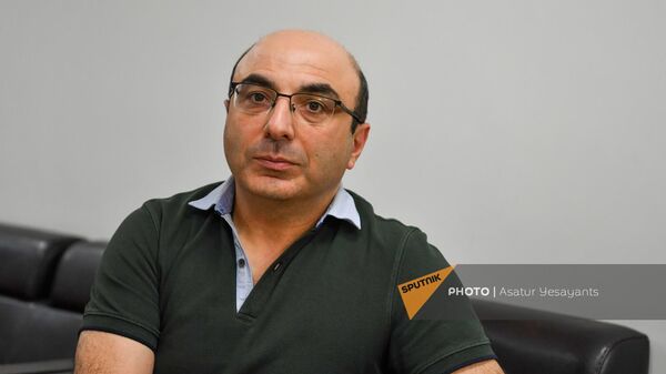 Член группы Альтернативные проекты, политолог Ваге Ованнисян в гостях радио Sputnik - Sputnik Армения