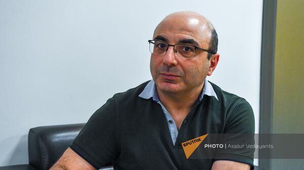 Член группы Альтернативные проекты, политолог Ваге Ованнисян в гостях радио Sputnik - Sputnik Армения