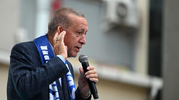 Президент Турции Реджеп Тайип Эрдоган выступает на митинге накануне выборов (13 мая 2023). Стамбул - Sputnik Армения