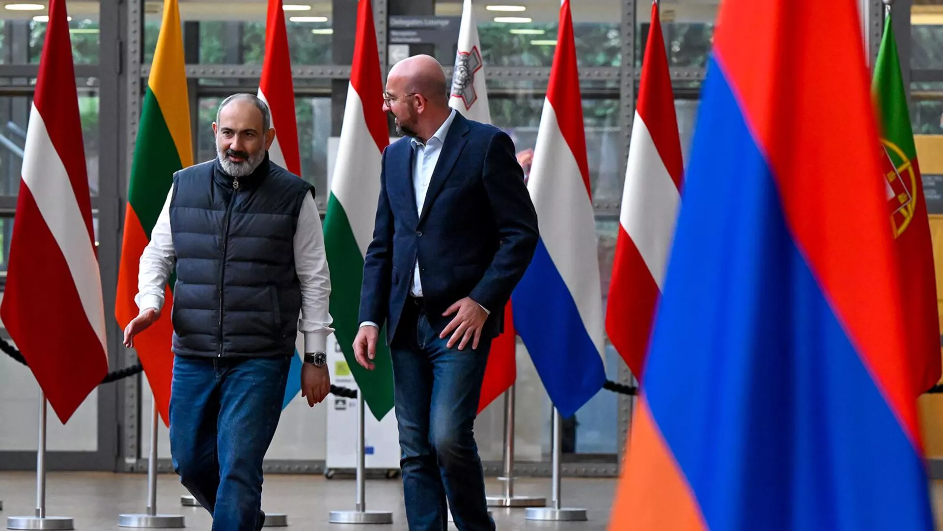 Встреча премьер-министра Армении Никола Пашиняна и председателя Европейского совета Шарля Мишеля (13 мая 2023). Брюссель Встреча премьер-министра Армении Никола Пашиняна и председателя Европейского совета Шарля Мишеля (13 мая 2023). Брюссель - Sputnik Армения, 1920, 14.05.2023