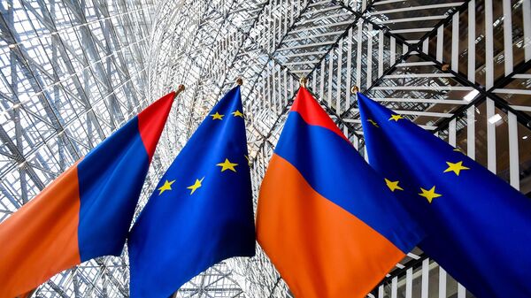 Флаги Армении и Европейского союза - Sputnik Армения