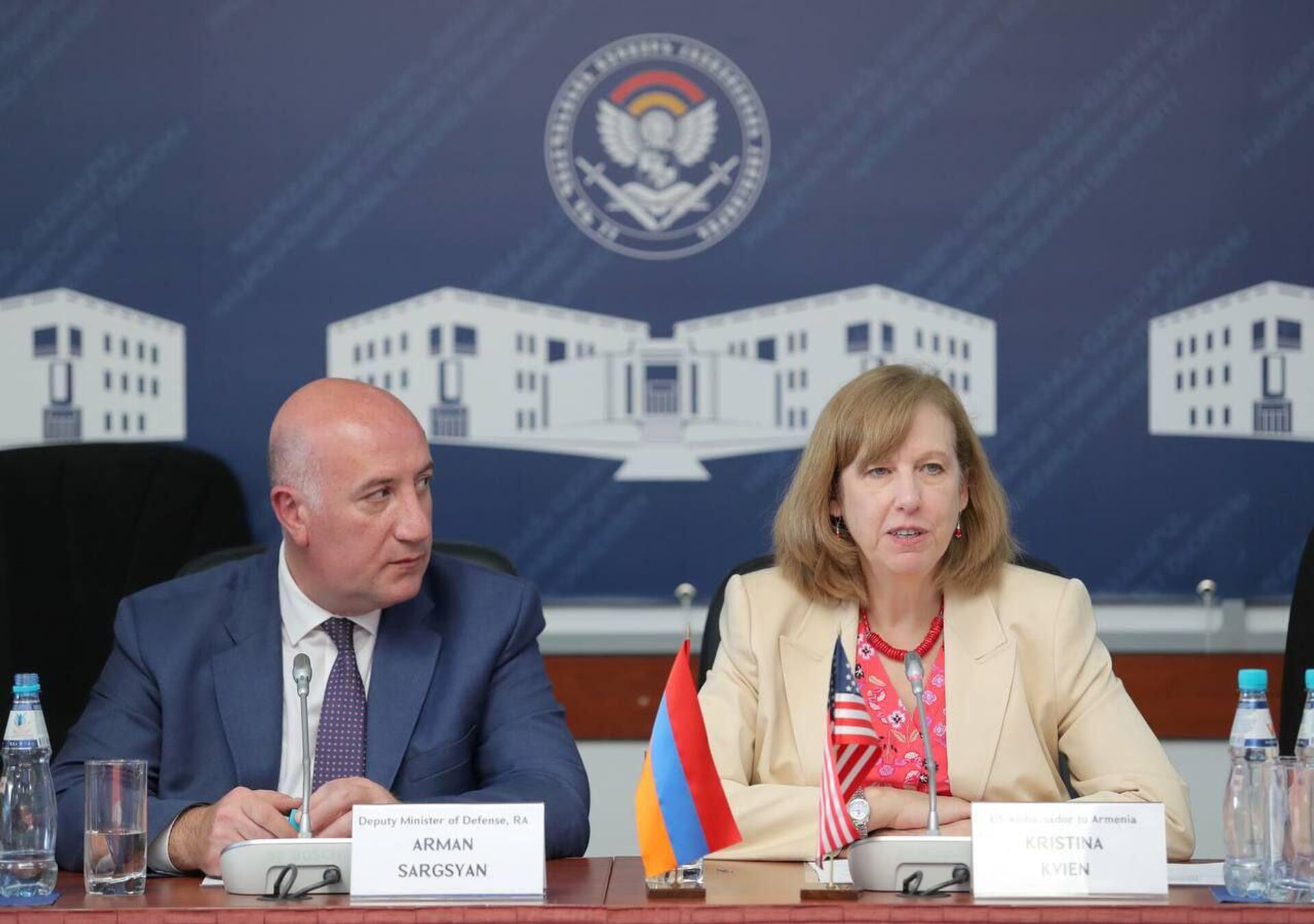 Посол США в Армении Кристина Куин посетила Национальный исследовательский университет обороны (16 мая 2023) - Sputnik Արմենիա, 1920, 16.05.2023