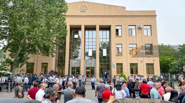Полицейский кордон у здания суда первой инстанции Шенгавита (19 мая 2023). Еревaн - Sputnik Армения