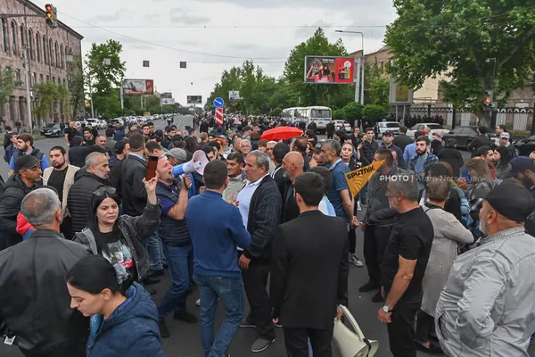 Акция родителей погибших военнослужащих и их сторонников в поддержку арестованной Гаяне Акопян (20 мая 2023). Еревaн Акция родителей погибших военнослужащих и их сторонников в поддержку арестованной Гаяне Акопян (20 мая 2023). Еревaн - Sputnik Армения