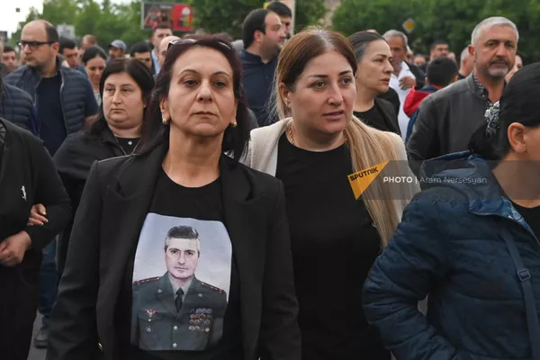 Акция родителей погибших военнослужащих и их сторонников в поддержку арестованной Гаяне Акопян (20 мая 2023). Еревaн Акция родителей погибших военнослужащих и их сторонников в поддержку арестованной Гаяне Акопян (20 мая 2023). Еревaн - Sputnik Армения