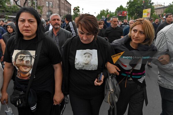 Акция родителей погибших военнослужащих и их сторонников в поддержку арестованной Гаяне Акопян (20 мая 2023). Еревaн - Sputnik Արմենիա
