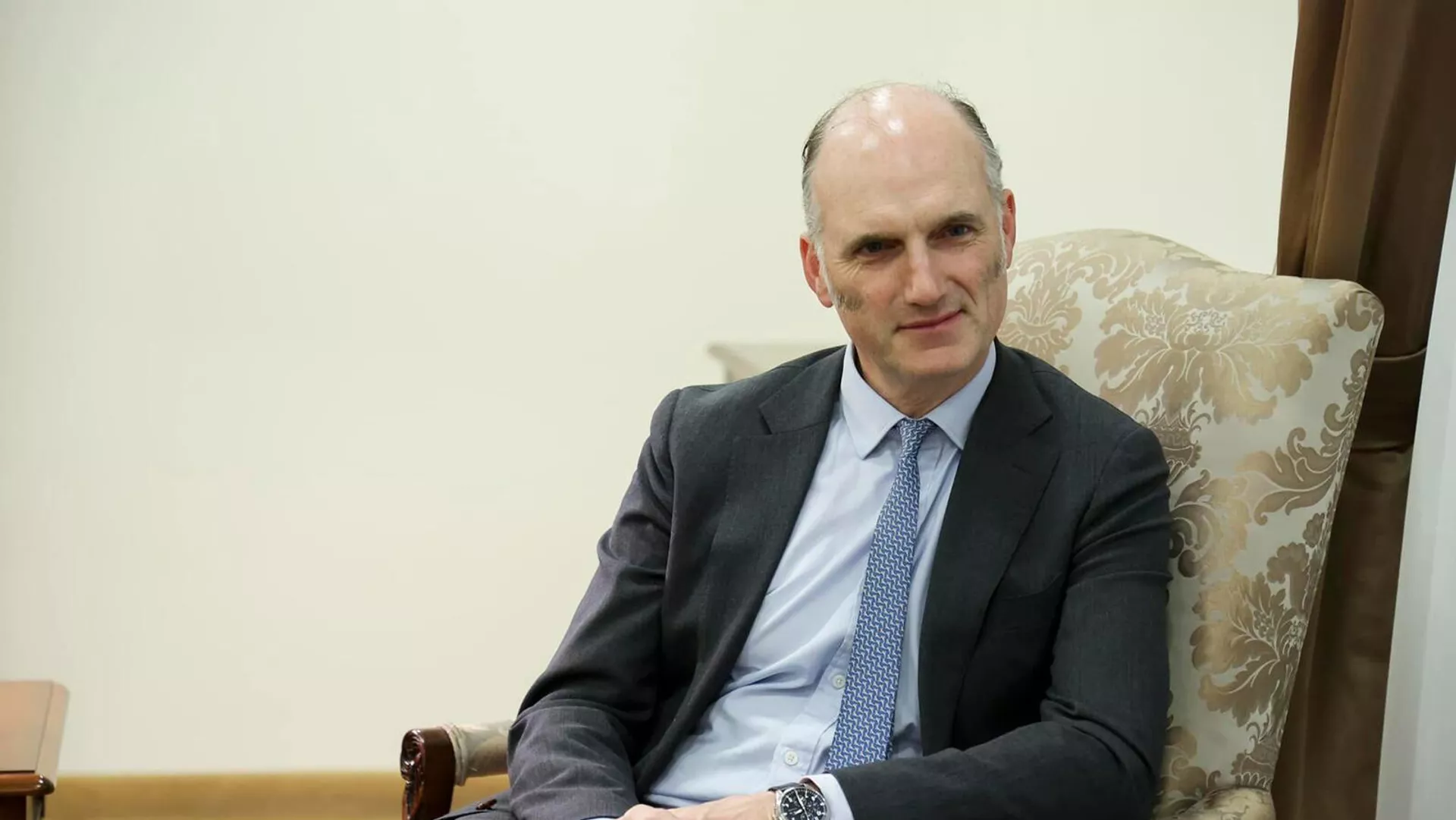 Заместитель госсекретаря по Европе Министерства иностранных дел, по делам Содружества и развития Великобритании Лео Докерти на встрече с главой МИД Армении (22 мая 2023). Еревaн