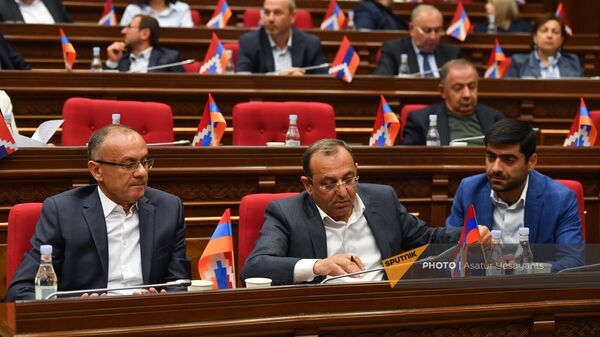 Оппозиционные фракции НС Армении пригласили послов на закрытую встречу