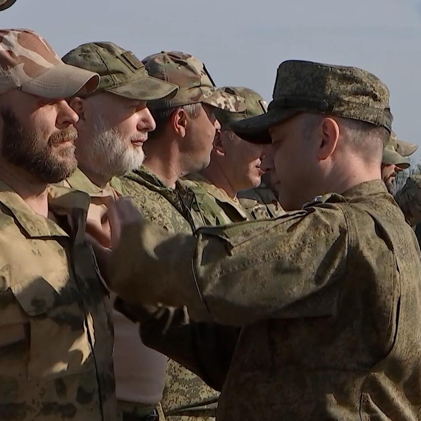 В Ростовской области наградили добровольцев-участников СВО - кадры -  23.05.2023, Sputnik Армения