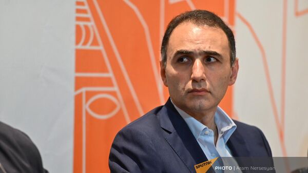 Аветик Чалабян на пресс-конференции инициативной группы по защите Карабаха (23 мая 2023). Еревaн - Sputnik Армения