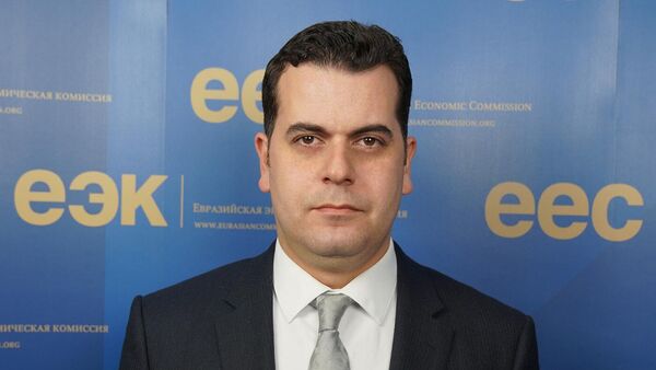 Заместитель директора департамента транспорта и инфраструктуры Евразийской экономической комиссии (ЕЭК) Айк Тутунджян - Sputnik Армения