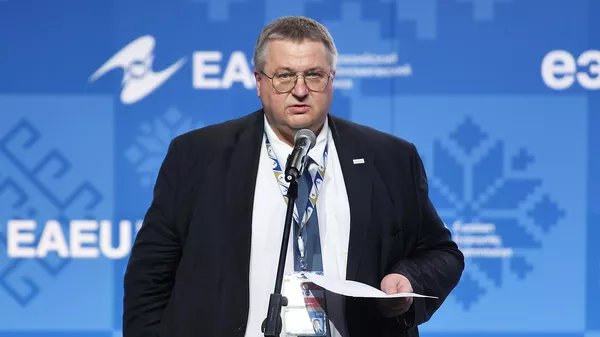 Заместитель председателя правительства РФ Алексей Оверчук на Международном климатическом конкурсе Зеленая Евразия в рамках Евразийского экономического форума (24 мая 2023). Москвa - Sputnik Армения