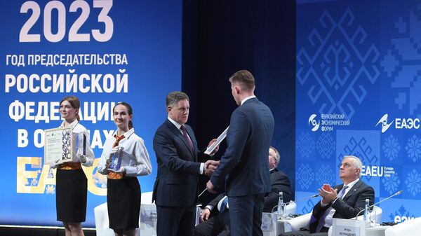 Церемония награждения победителей Международного климатического конкурса Зеленая Евразия в рамках Евразийского экономического форума (24 мая 2023). Москва - Sputnik Армения