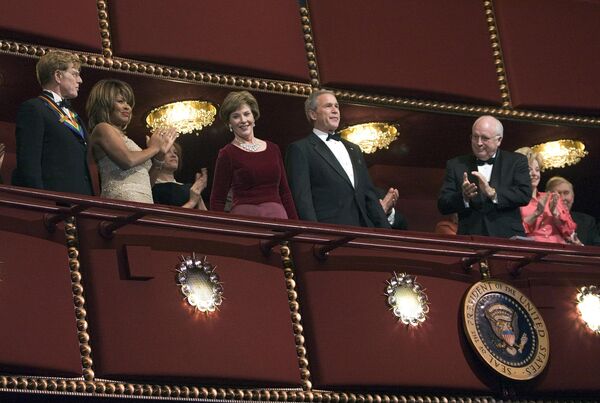 Ռոբերտ Ռեդֆորդը, Թինա Թյորները, ԱՄՆ նախագահ Ջորջ Բուշը, առաջին տիկին Լորա Բուշը և փոխնախագահ Դիկ Չեյնին 2005թ. - Sputnik Արմենիա