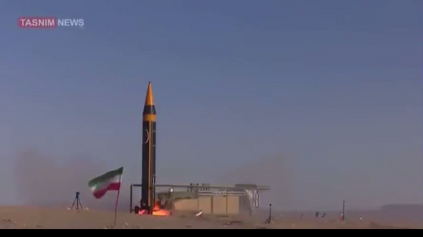 Минобороны Ирана показало новейшую баллистическую ракету дальностью 2 тысячи километров - Sputnik Армения