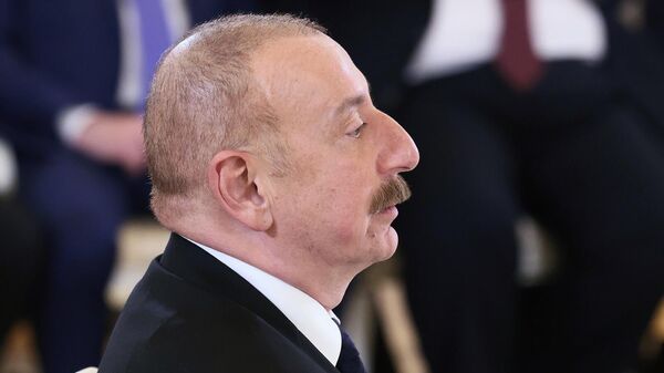 Президент Азербайджана Ильхам Алиев во время трехсторонней встречи с лидерами Армении и России (25 мая 2023). Москвa - Sputnik Армения
