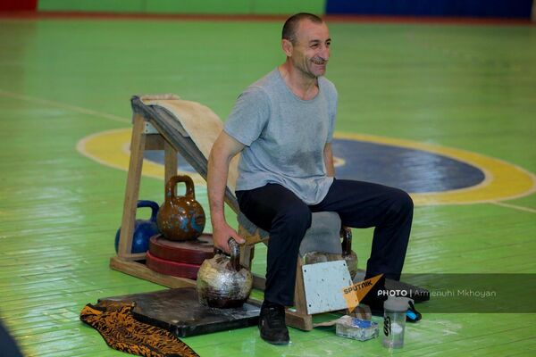 Александр Киракосян из Гюмри за один день установил два новых рекорда - Sputnik Армения