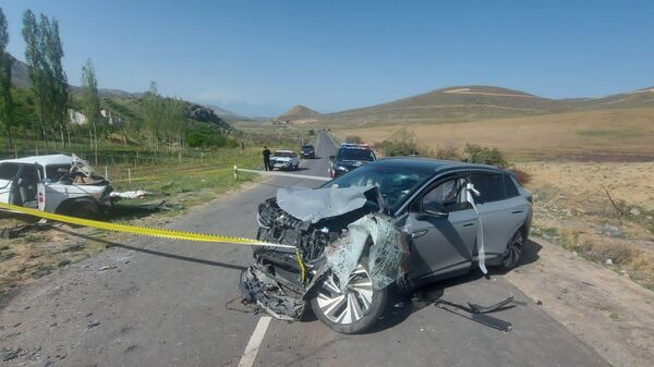 Дорожно-транспортное происшествие на дороге Гарни-Арташат (27 мая 2023). Котайк - Sputnik Армения