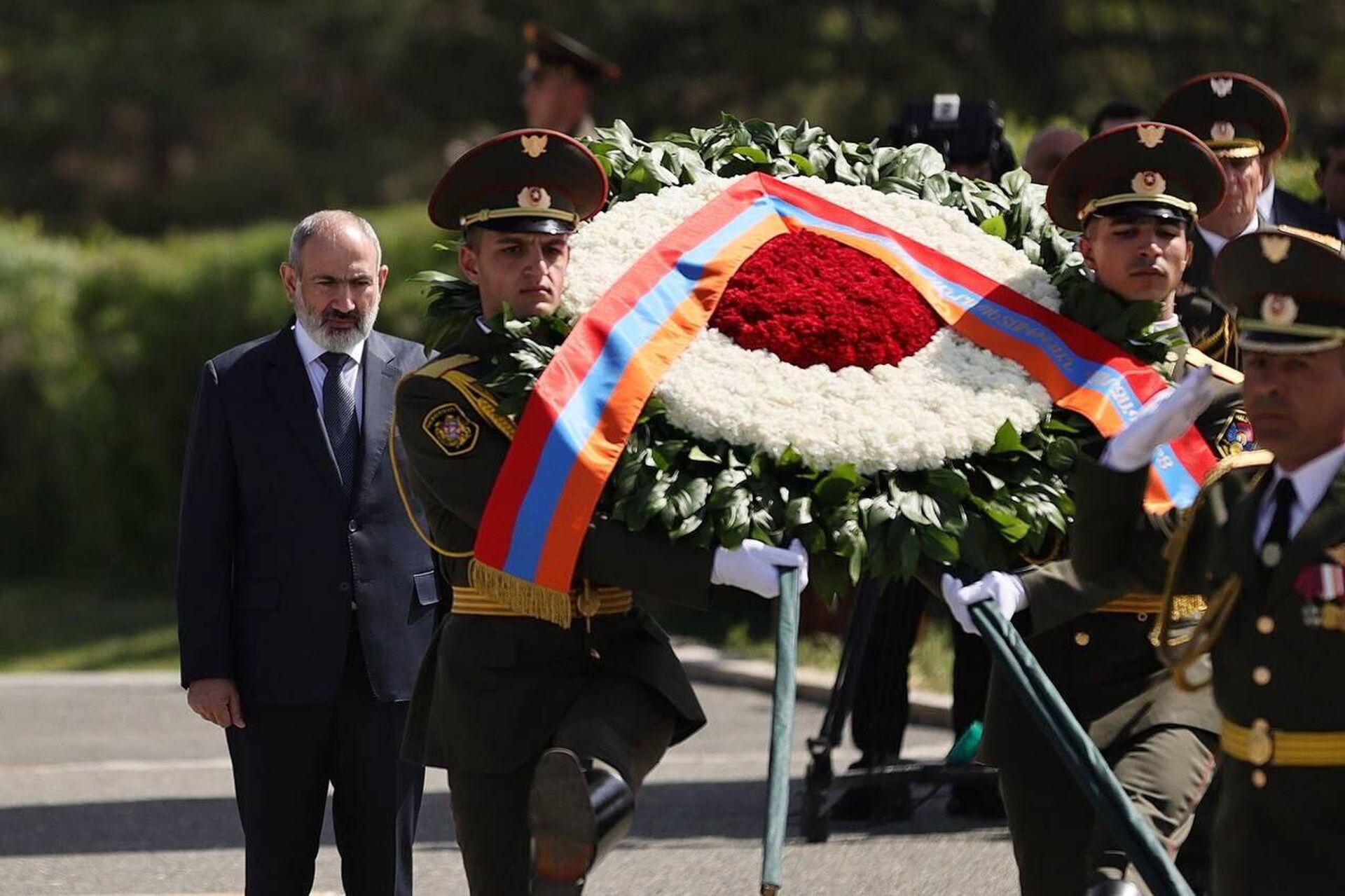 Премьер-министр Никол Пашинян посетил Мемориал Сардарапатской героической битвы (28 мая 2023). Еревaн - Sputnik Армения, 1920, 28.05.2023