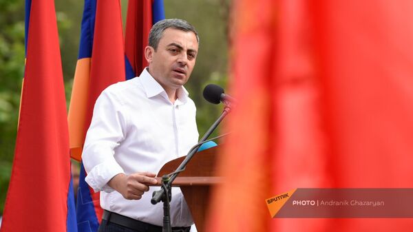 Ишхан Сагателян выступает на акции АРФ Дашнакцутюн, приуроченной ко Дню Первой Республики (28 мая 2023). Еревaн - Sputnik Армения