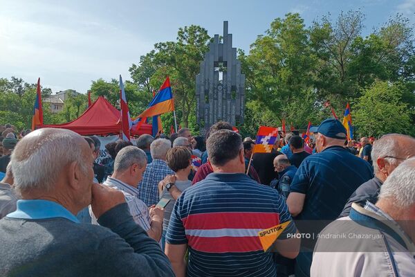 Акция АРФ Дашнакцутюн, приуроченная ко Дню Первой Республики, у памятника Немезис (28 мая 2023). Еревaн - Sputnik Армения