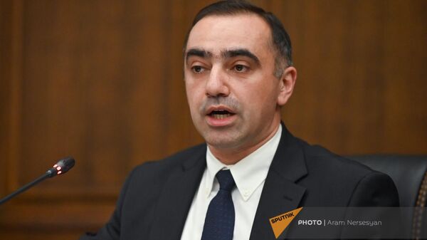 Замначальника полиции Ара Фиданян на обсуждении бюджетного отчета 2022 года (29 мая 2023). Еревaн - Sputnik Армения