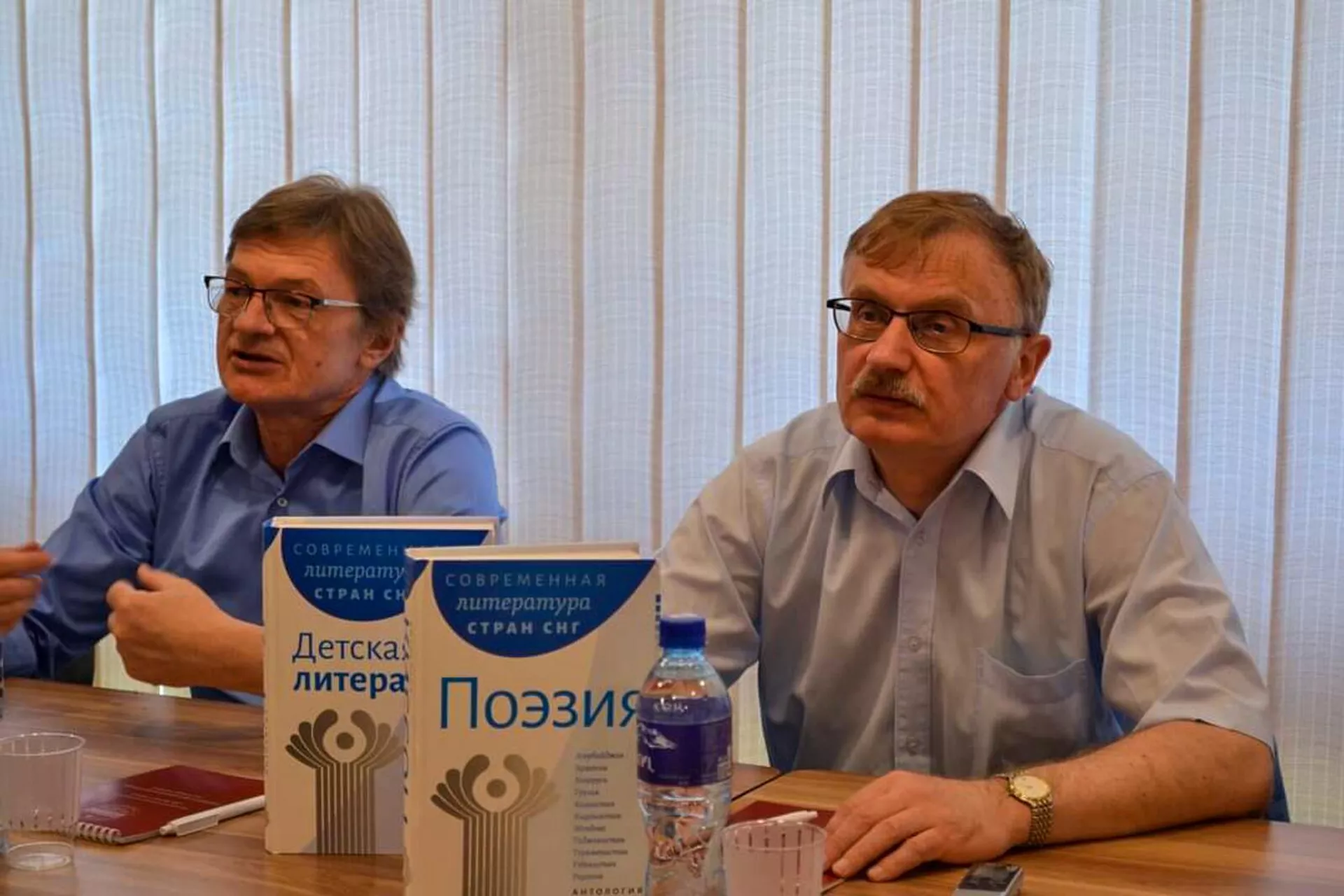 Встреча с писателями в рамках VI Ереванского книжного фестиваля на территории Академического театра им. Габриэла Сундукяна (29 мая 2023). Еревaн Встреча с писателями в рамках VI Ереванского книжного фестиваля на территории Академического театра им. Габриэла Сундукяна (29 мая 2023). Еревaн - Sputnik Армения, 1920, 30.05.2023