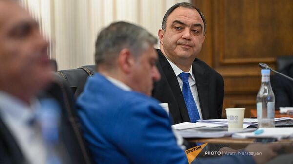 Глава МВД Ваге Казарян на обсуждении бюджетного отчета 2022 года (29 мая 2023). Еревaн - Sputnik Армения