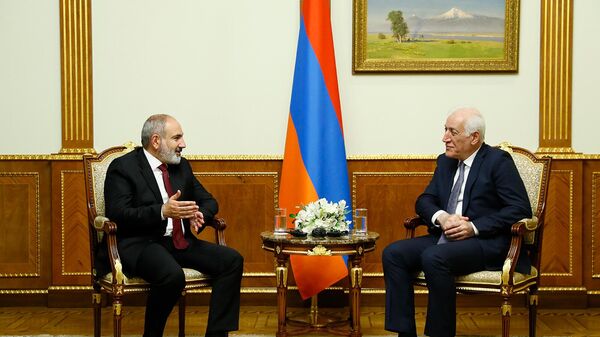 Премьер-министр Никол Пашинян встретился с президентом Ваагном Хачатуряном (29 мая 2023). Еревaн - Sputnik Армения