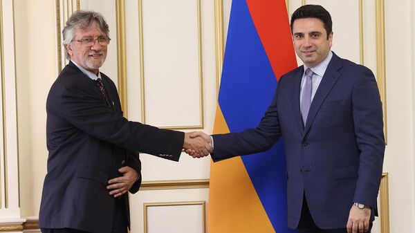 Ալեն Սիմոնյանն ընդունել է Արգենտինա-Հայաստան բարեկամական խմբի նախագահի գլխավորած պատվիրակությանը - Sputnik Արմենիա