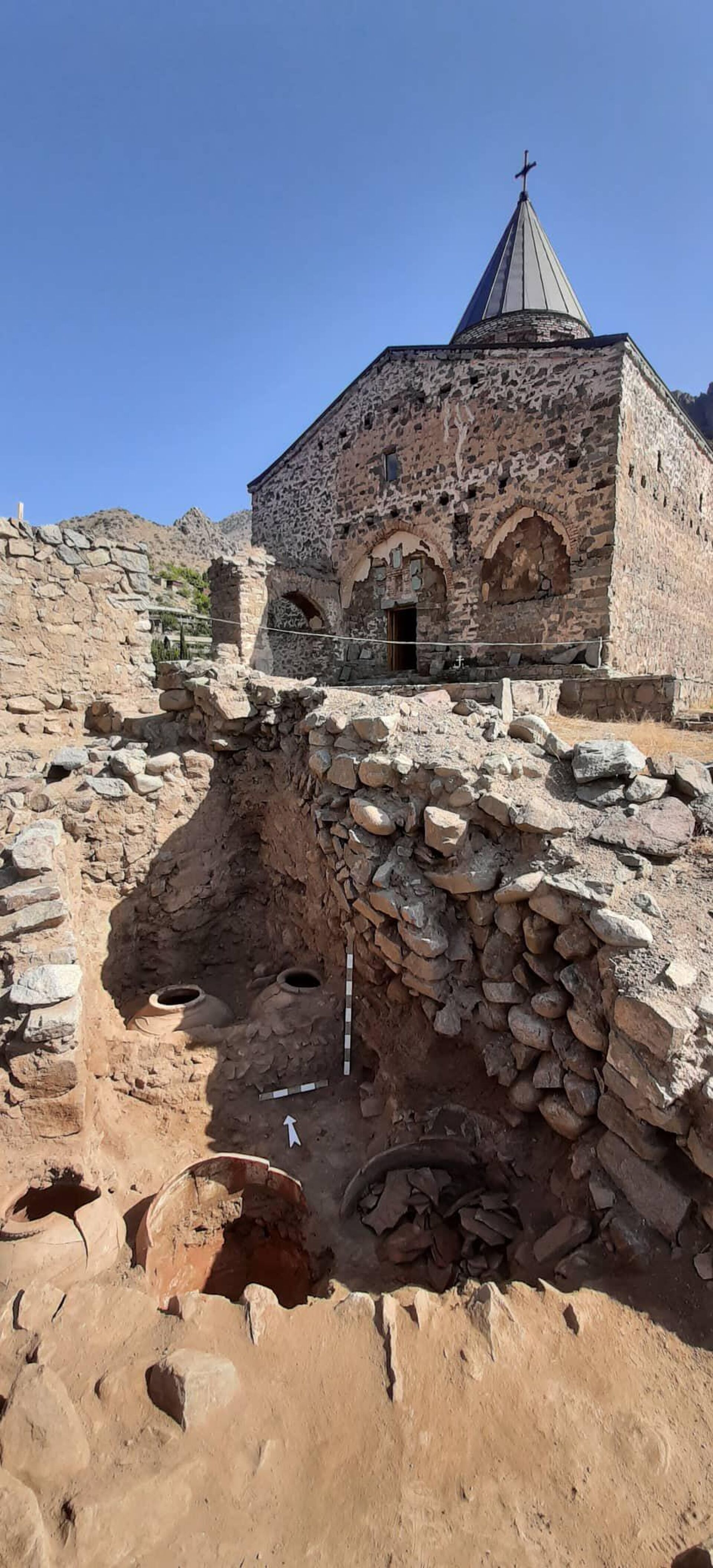 Раскопки на территории монастыря в Мегри - Sputnik Армения, 1920, 09.06.2023