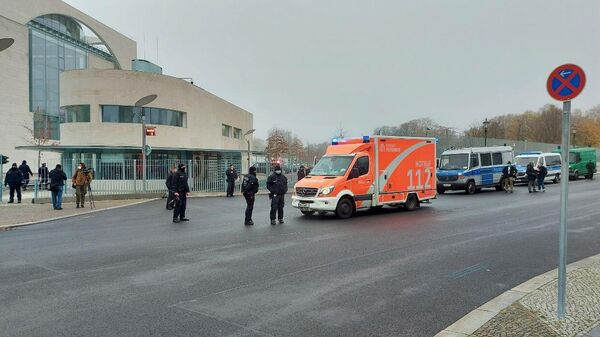 Автомобиль въехал в ворота офиса канцлера Германии - Sputnik Армения