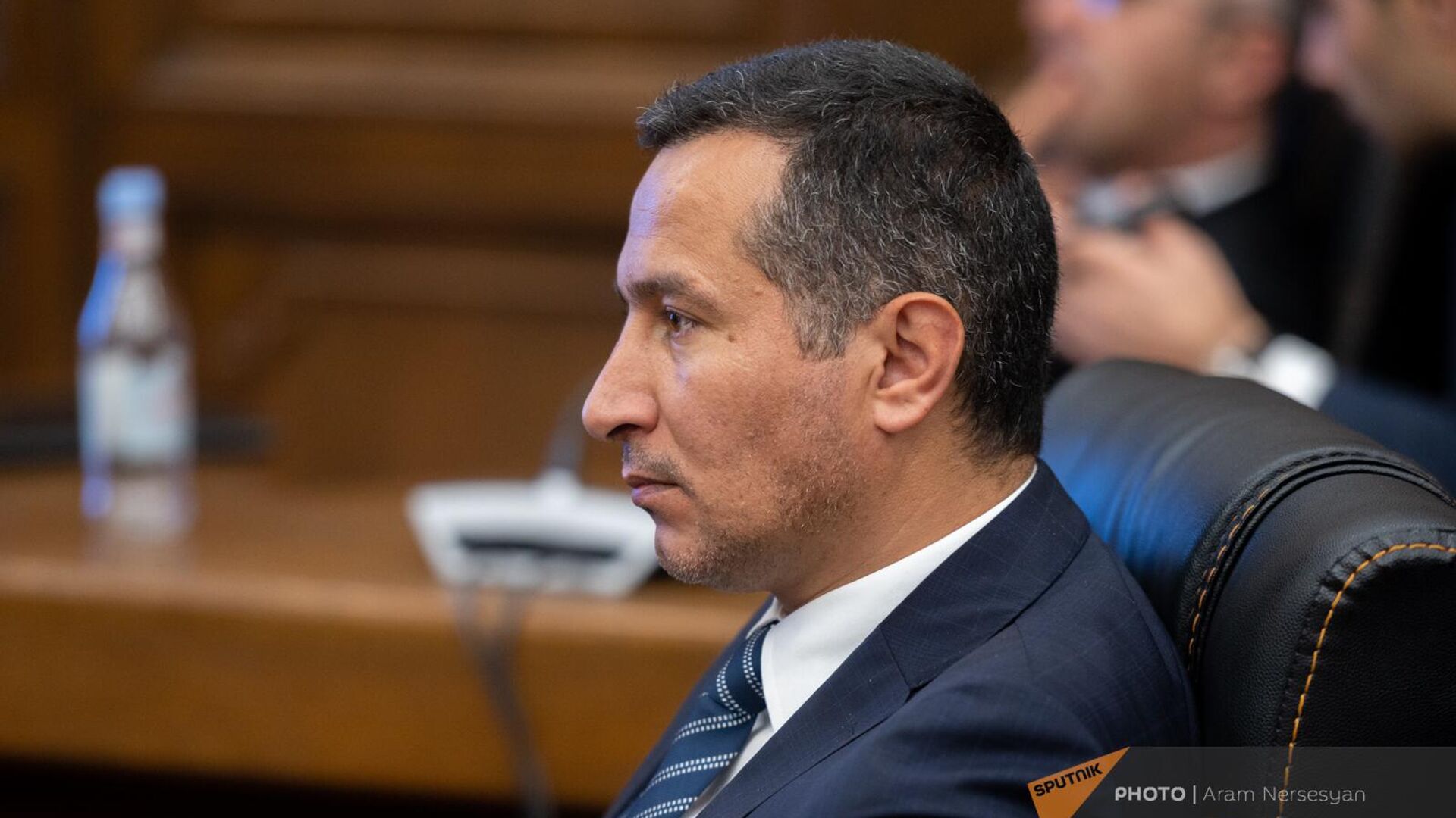 Губернатор Сюникской области Роберт Гукасян на заседании в Национальном собрании (6 июня 2023). Еревaн - Sputnik Армения, 1920, 15.06.2023