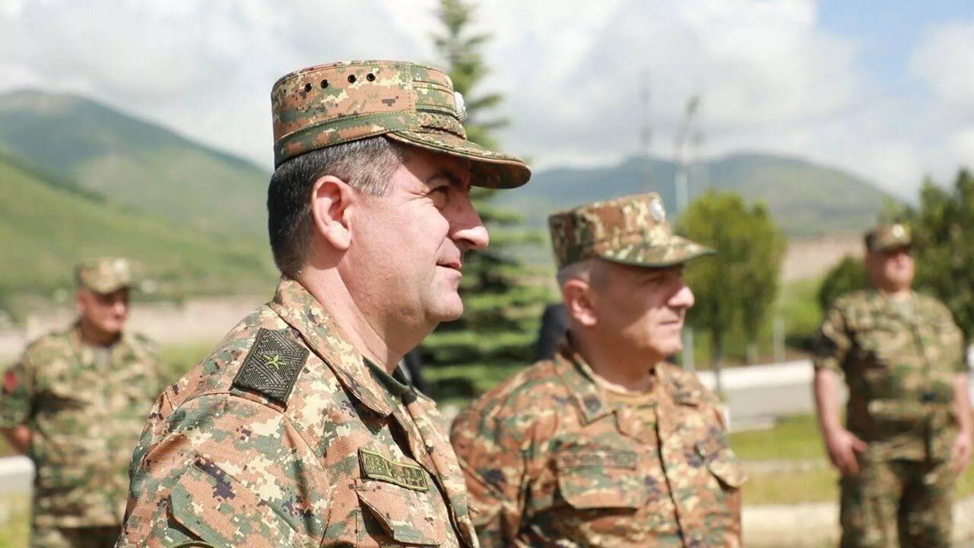 Начальник Генштаба ВС РА Эдуард Асрян на аттестации военнослужащих в учебных центрах ВC в рамках программы «Защитник Отечества» (6 мюня 2023) - Sputnik Армения, 1920, 06.06.2023