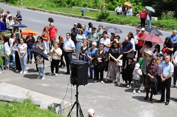 Театрализованное торжество у памятника Пушкину в честь дня рождения поэта на перевале близ города Степанаван (6 июня 2023). Лори - Sputnik Армения