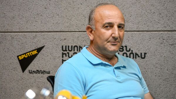 Заведующий кафедрой религиоведения факультета теологии ЕГУ Паргев Барсегян в гостях радио Sputnik - Sputnik Армения